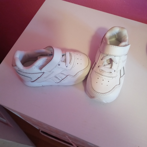 White Reebok low top - Picture 1 of 3